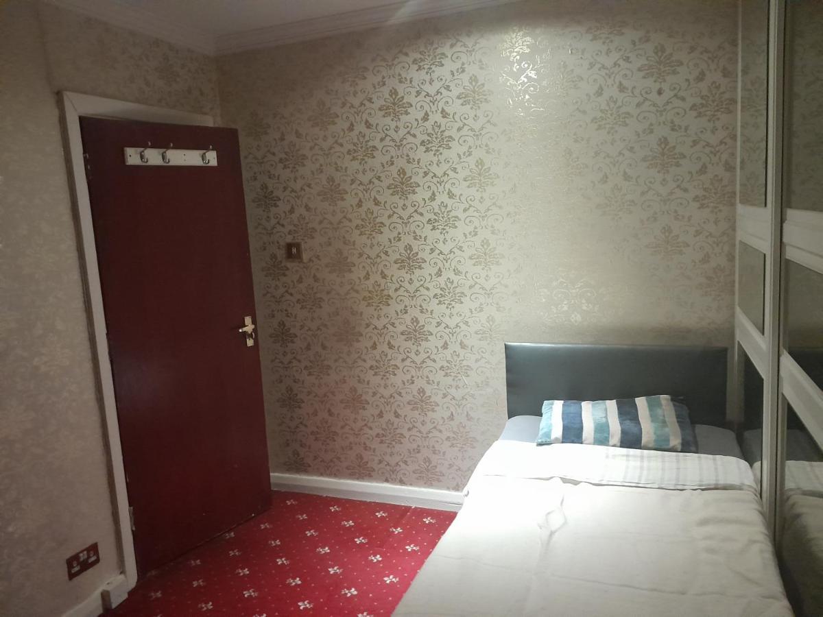 Lovely 1-Bed Studio In Londonアパートメント エクステリア 写真