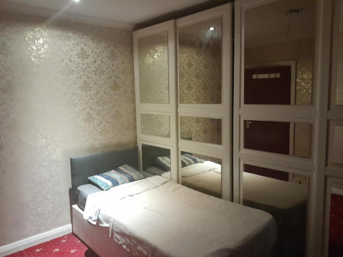 Lovely 1-Bed Studio In Londonアパートメント エクステリア 写真