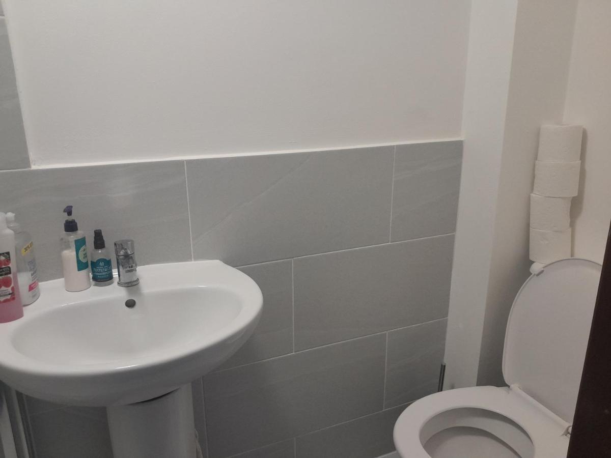 Lovely 1-Bed Studio In Londonアパートメント エクステリア 写真