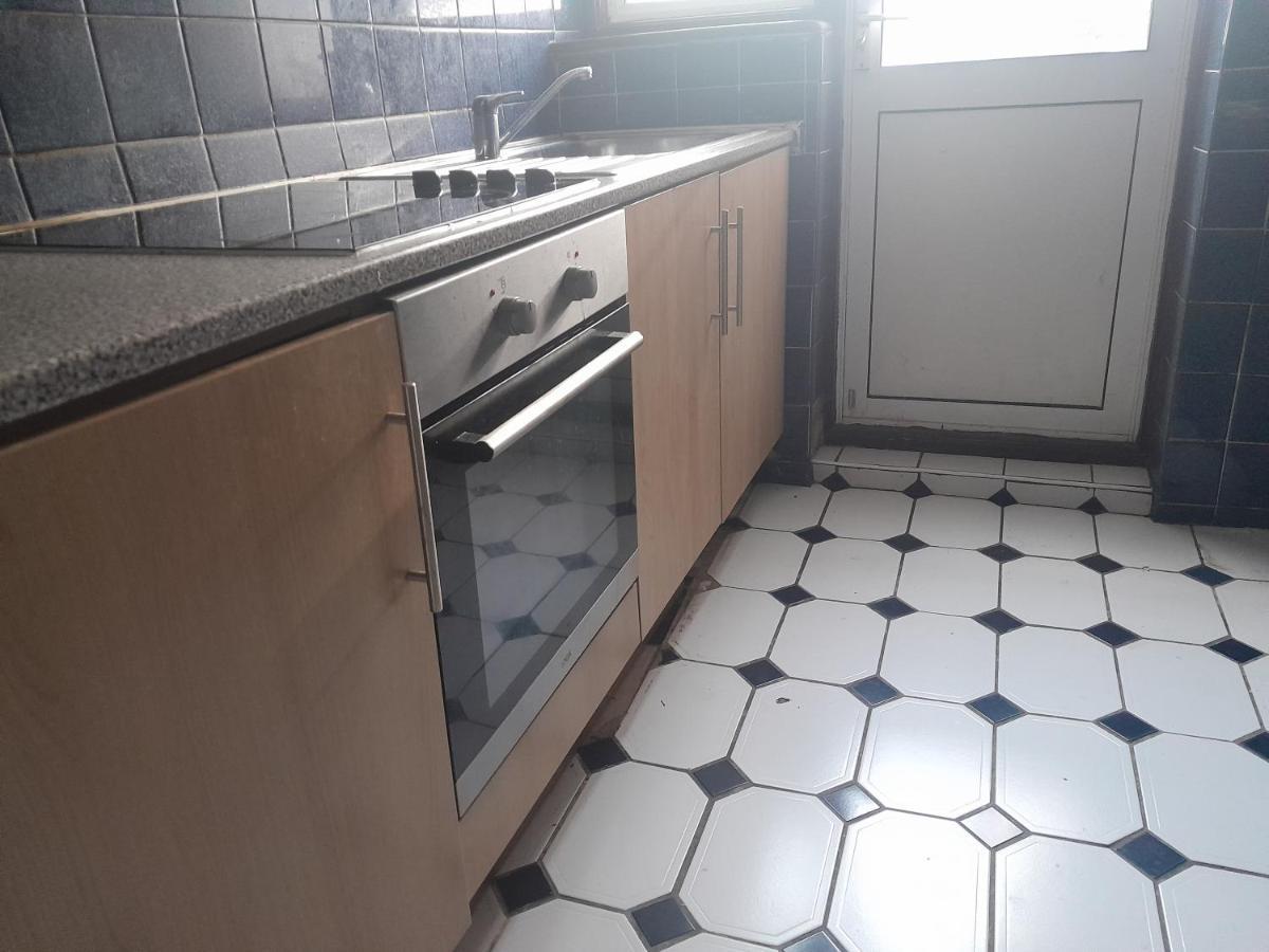 Lovely 1-Bed Studio In Londonアパートメント エクステリア 写真